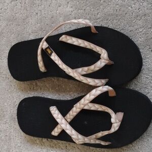 Tan And White Women's Size 9 Sandals..New